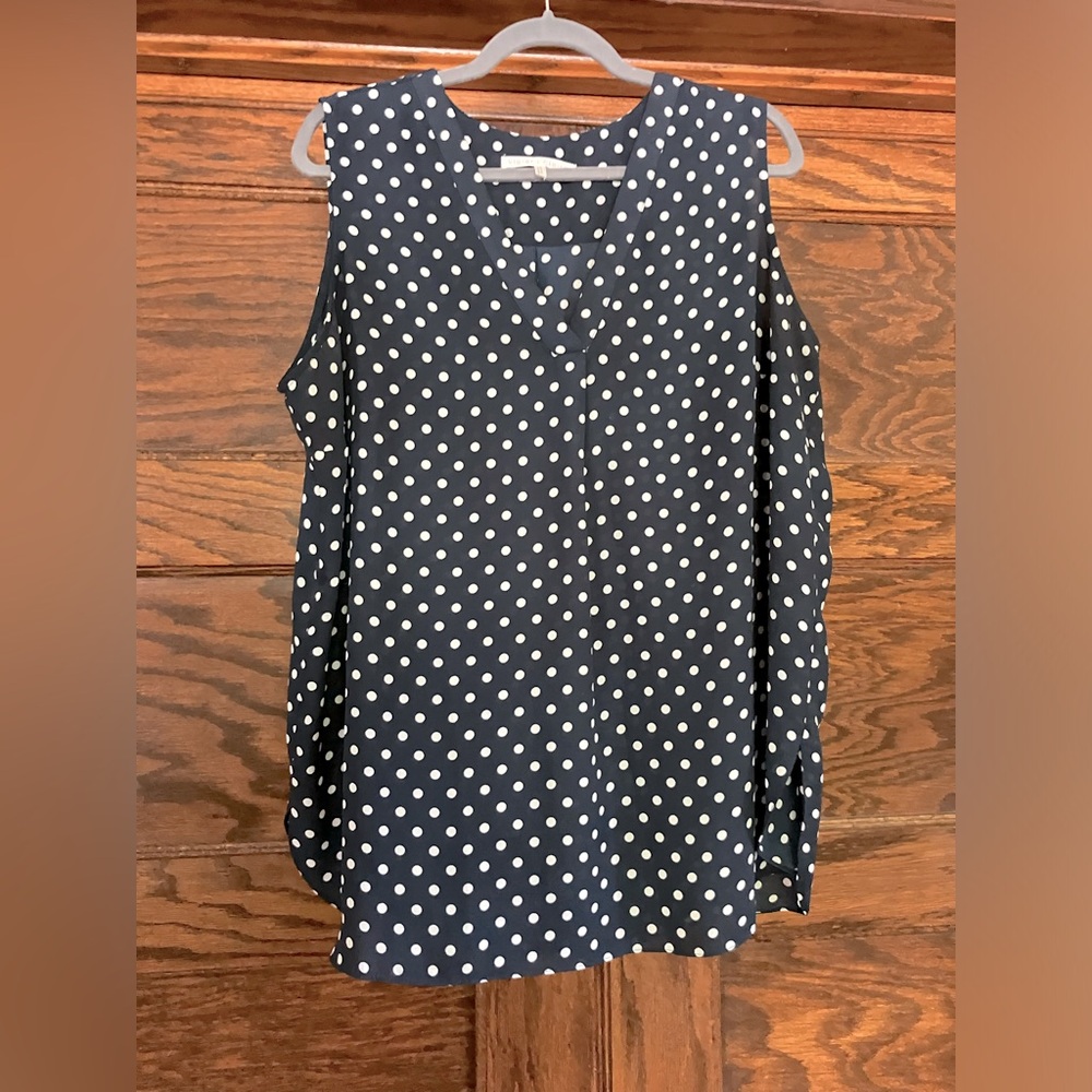 Violet + Claire navy blue (with white dots) vneck sleeveless top in size XL